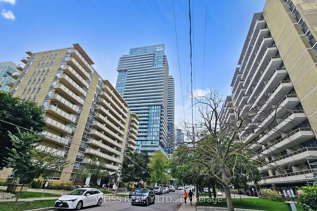 Building Photo - 185 Roehampton Ave #520