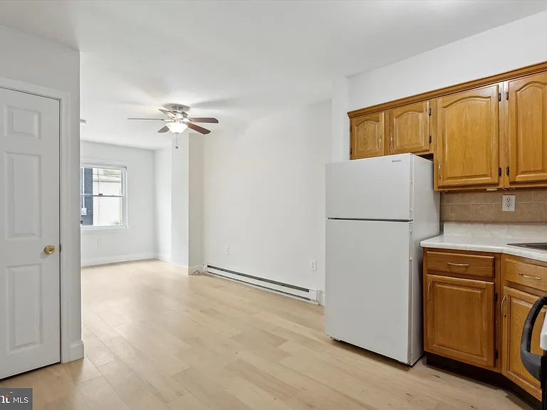 2143 E Albert St — Photo 4