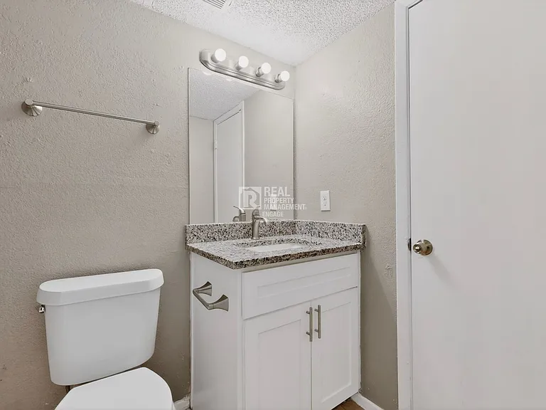 8024 Cambridge Cir — Photo 18