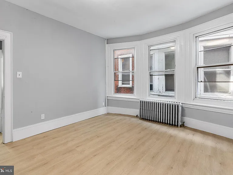 4947 Catharine St — Photo 13