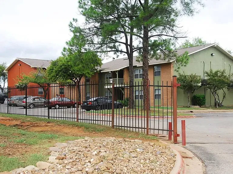 7203 S Great Trinity Forest Way #75217RID — Photo 4