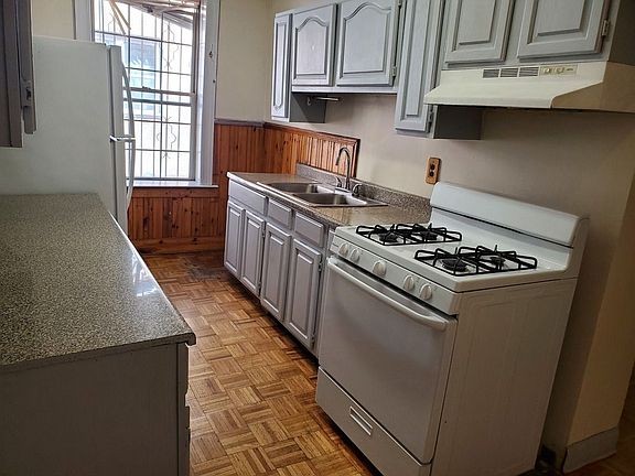 2nd image of 781 E 5th St #1