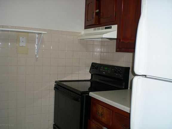 4th image of 142B Farrington Ct #100B