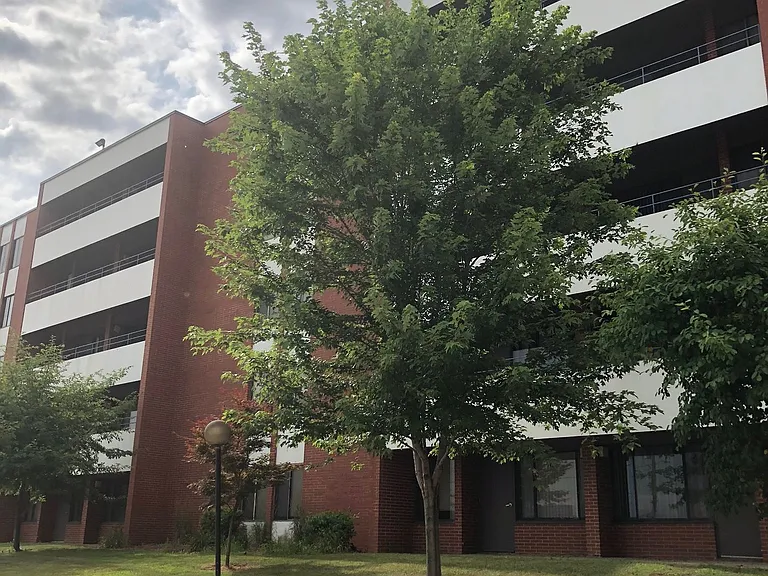 The Village at Gray's Lake Apartments - Des Moines — Photo 41