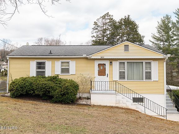 2nd image of 1509 Maple Dr