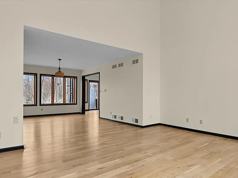 72 Hunter Ln — Photo 6