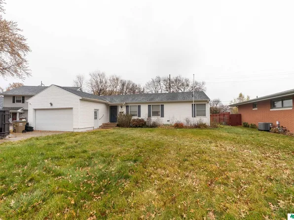 515 Plum Rd, Grand Island, NE 68801