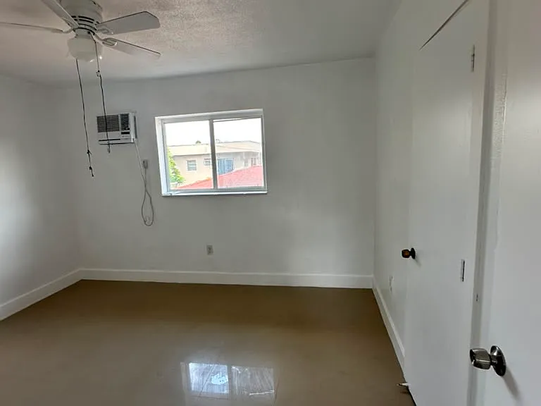 1836 SW 6th St #5 — Photo 7