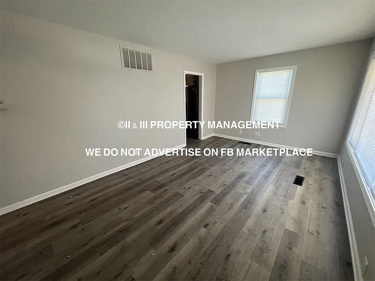 488 N Neconi Ave — Photo 3