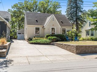 141 Riverside Dr NE, Saint Cloud, MN 56304