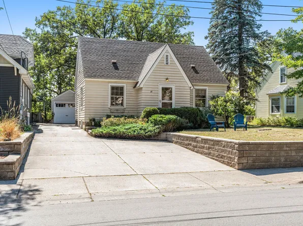 141 Riverside Dr NE, Saint Cloud, MN 56304