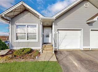 15 Saint Peters Ct, Saint John, NB E2K5N4