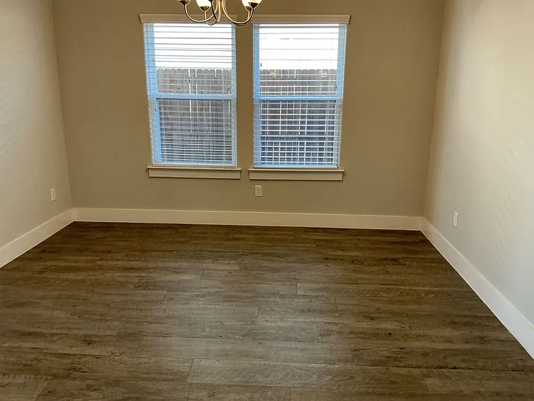 640 The Cottages Dr — Photo 4