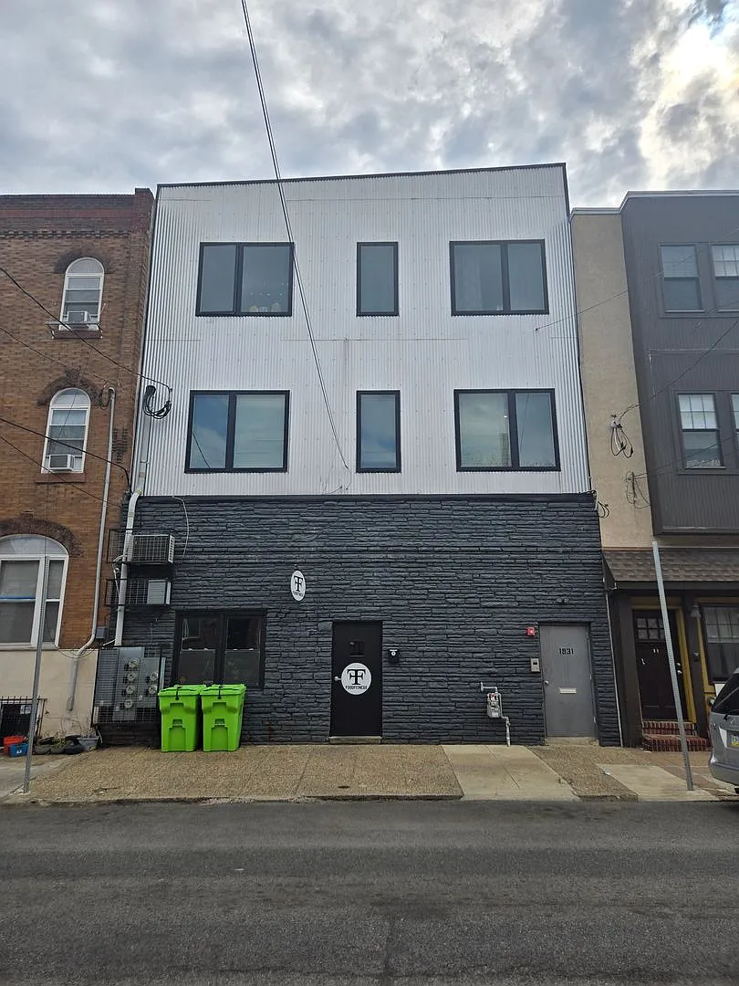 Building Photo - 1929 S 17th St #1934