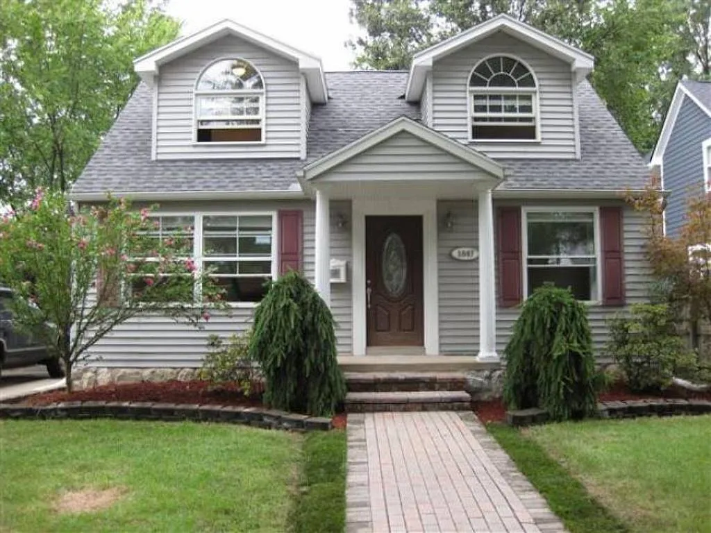 3 bed, 1145 sqft, $2,800 — Photo 1