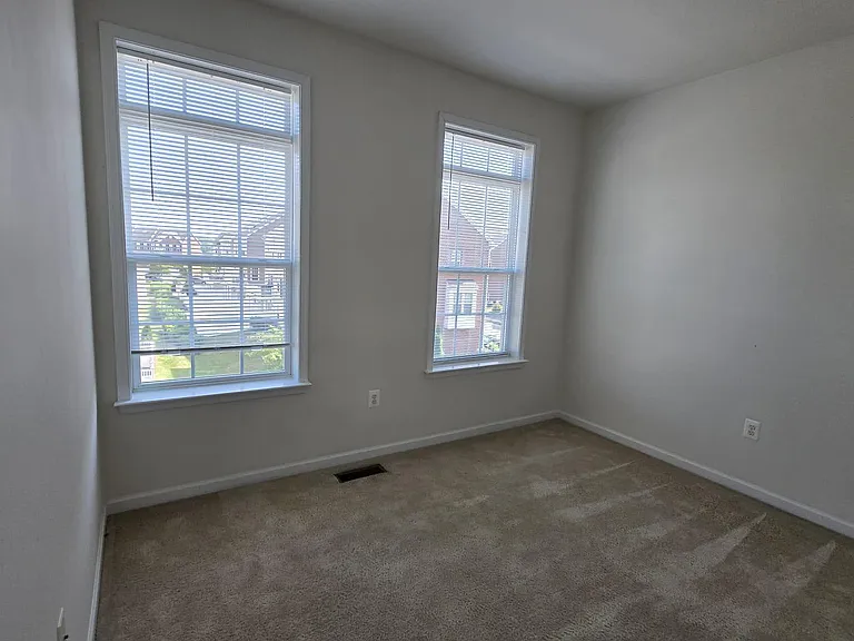 12298 Sandstone St — Photo 11
