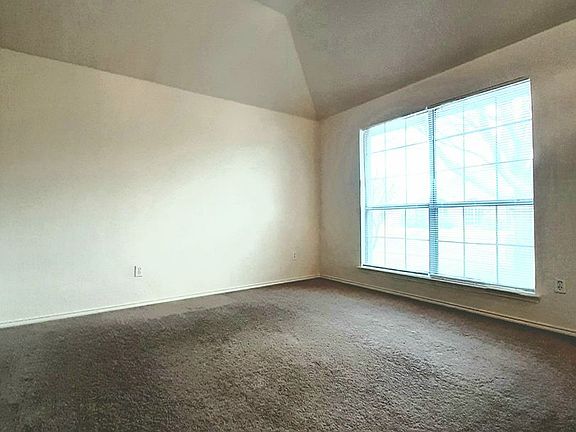 3rd image of 5917 Vineyard Ln