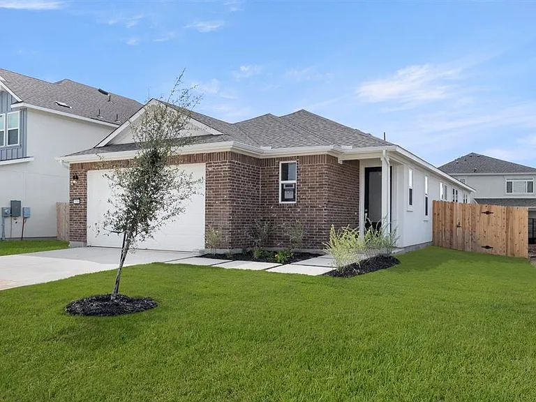 1012 Yaupon Holly Dr — Photo 2