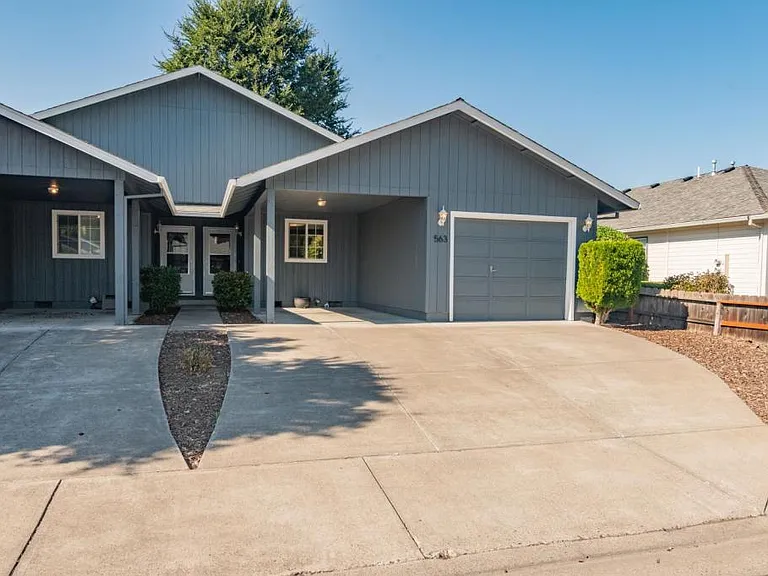 563 Primrose Dr — Photo 12