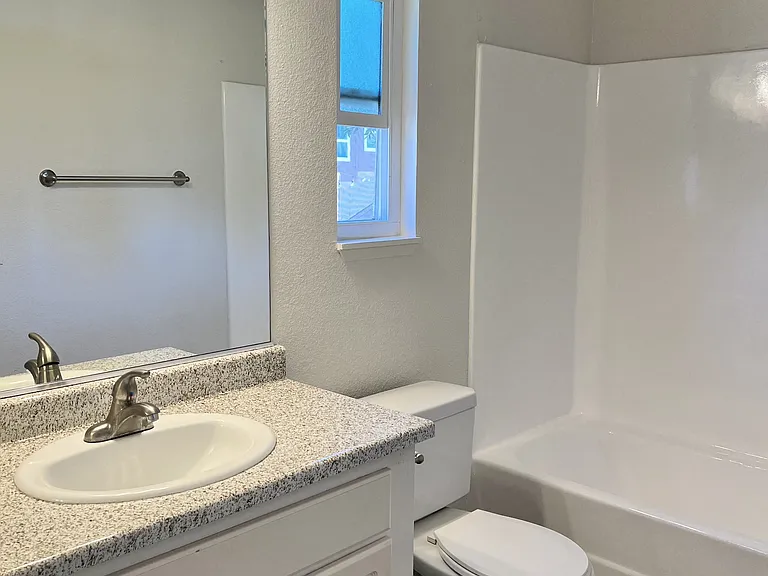 Canyon Crest Views Apartments — Photo 29