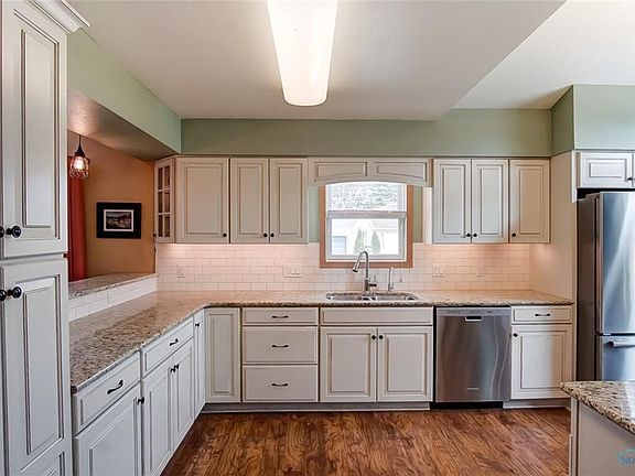 3rd image of 613 Jacqueline Pl