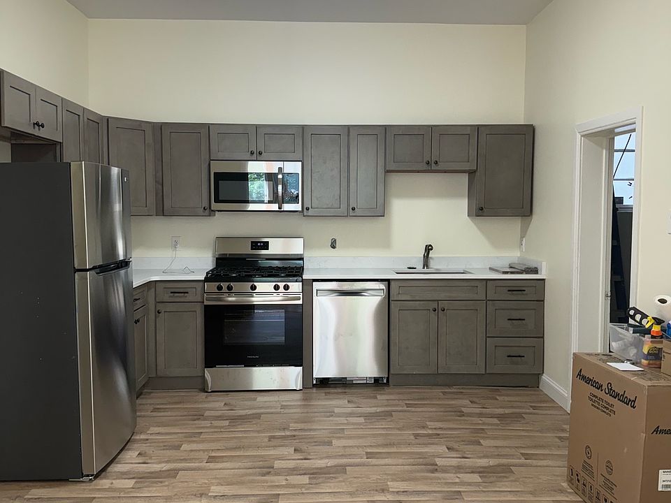 Renovated kitchen. Quartz countertops. New stainless steel appliances. Dishwasher.