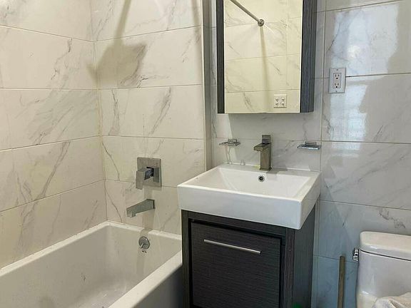 4th image of 2171 3rd Ave APT 2B