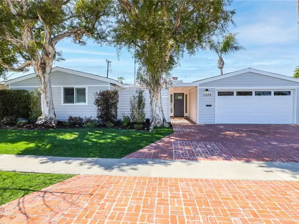 11375 Loch Lomond Rd, Los Alamitos, CA 90720