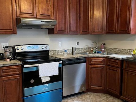 3rd image of 82 E 4th Ave