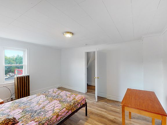 3rd image of 146 Beethoven St APT 5