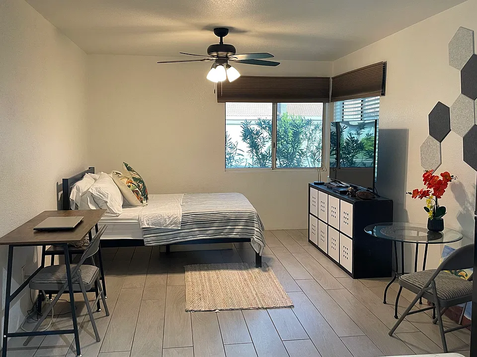 E Sundown Crest Dr