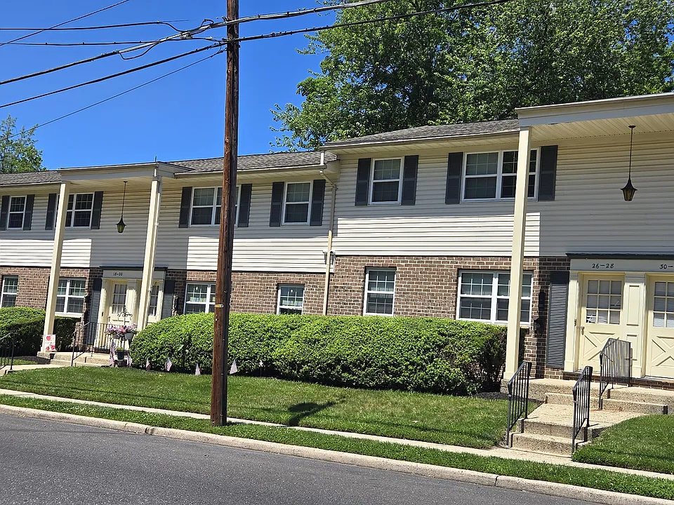 Dora Court