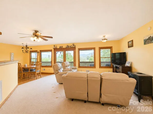 443 Cedarwood Dr, Waynesville, NC 28785