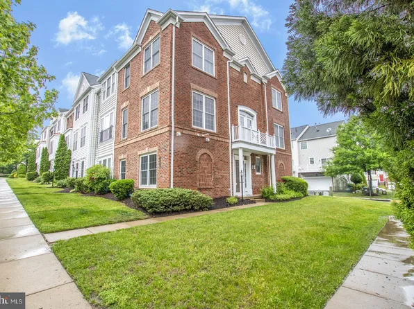 14741 Potomac Branch Dr, Woodbridge, VA 22191