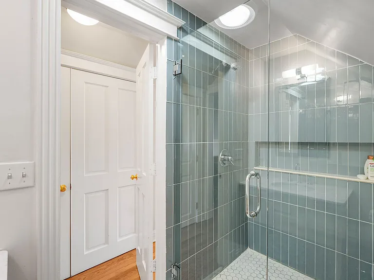 3rd Floor Newly Remodeled Bathroom