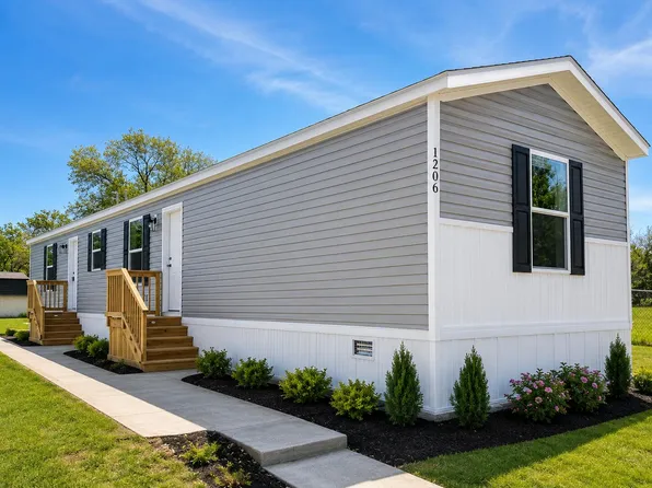 1206 Carl Ct, Plainwell, MI 49080