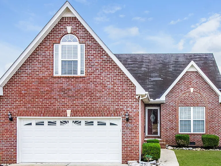 2910 Iona Dr — Photo 1
