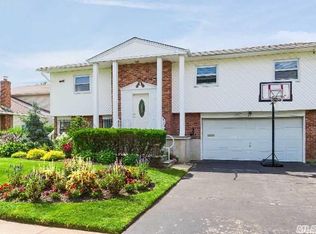 65 Clover Ln, Long Beach, NY 11561