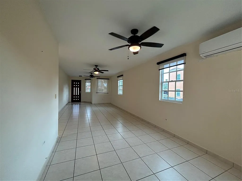 4 bed, 3.5 bath, 2600 sqft, $3,700 — Photo 4