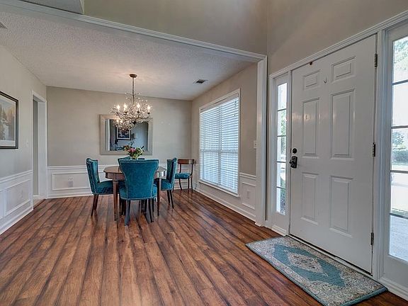 3rd image of 3570 Courtfield Trce NE
