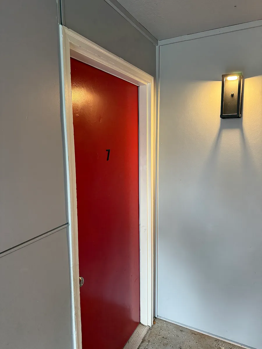 Unit 7: Entrance - 130 SW 184th St #7