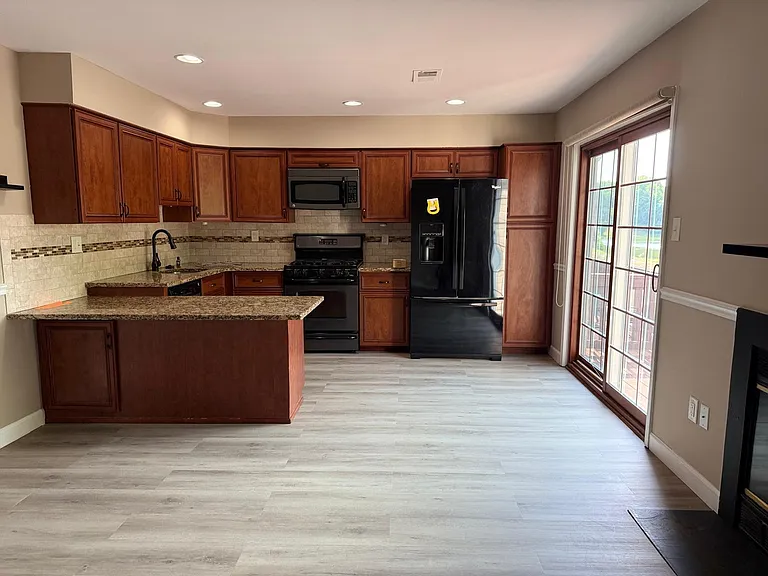 103 Bedford Pl — Photo 16