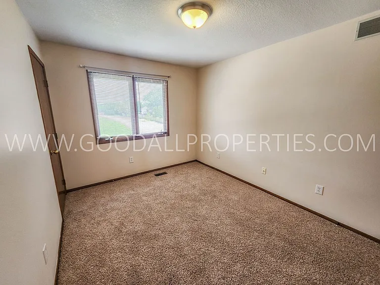 924 Prairie View Dr — Photo 27