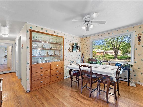 5th image of 151 E Briar Ln
