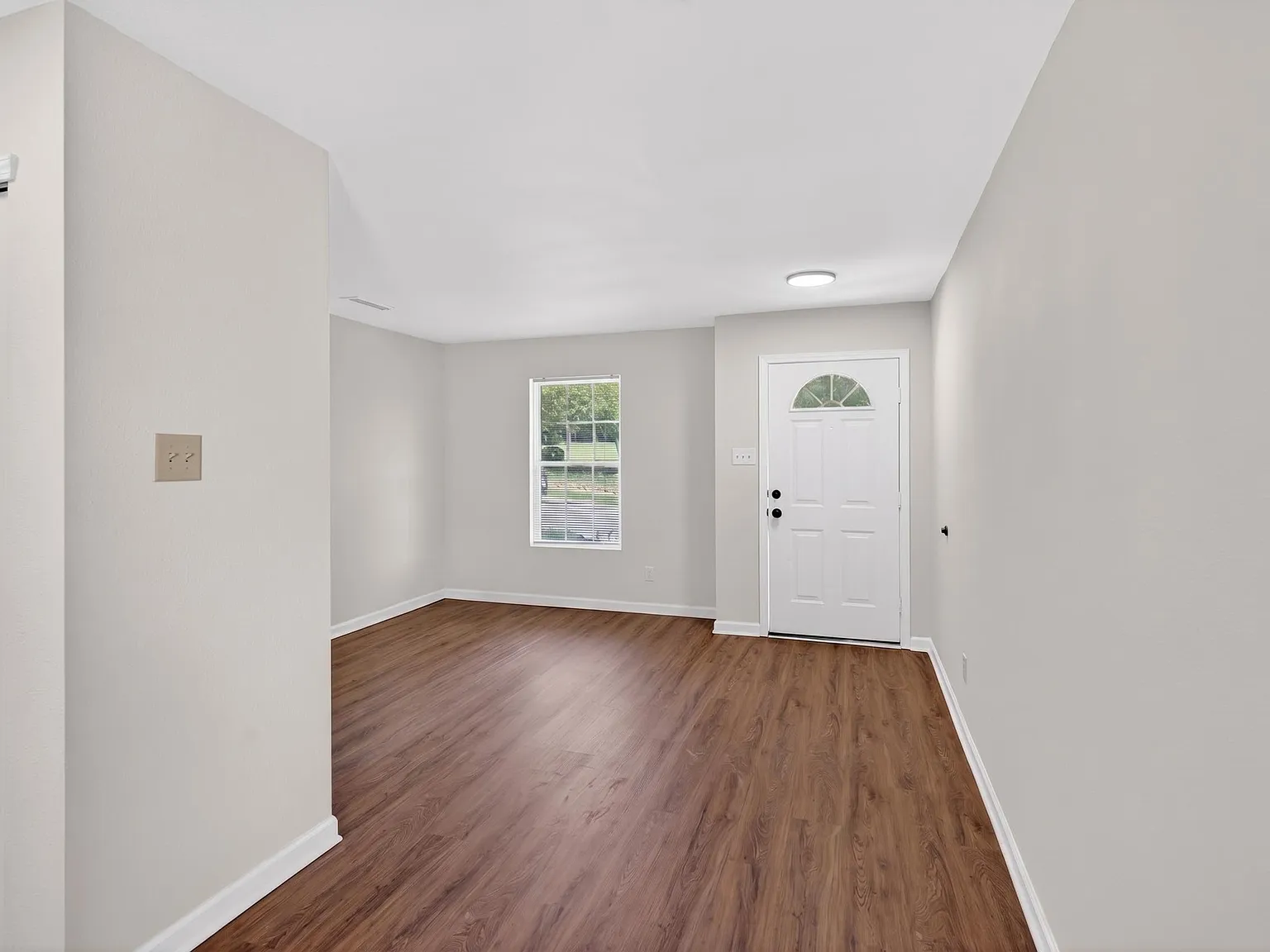 3 bed, 2.5 bath, 1903 sqft, $1,950 — Photo 3