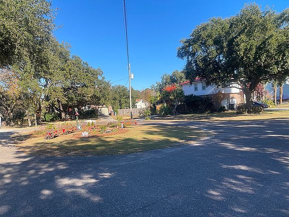 Park Circle / beside home