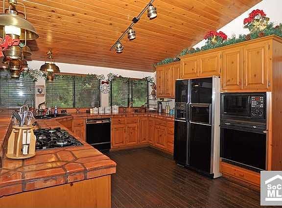 3rd image of 365 S Coyote Ln