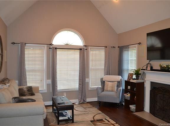 3rd image of 4007 Woodleigh Dr
