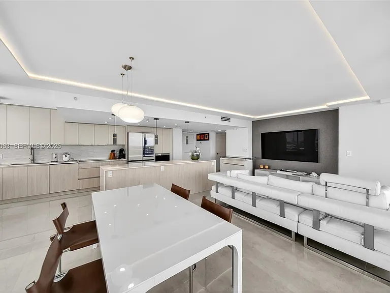 400 S Pointe Dr #2009 — Photo 12