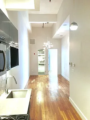 Rented by Manhattan Management LLC | media 35